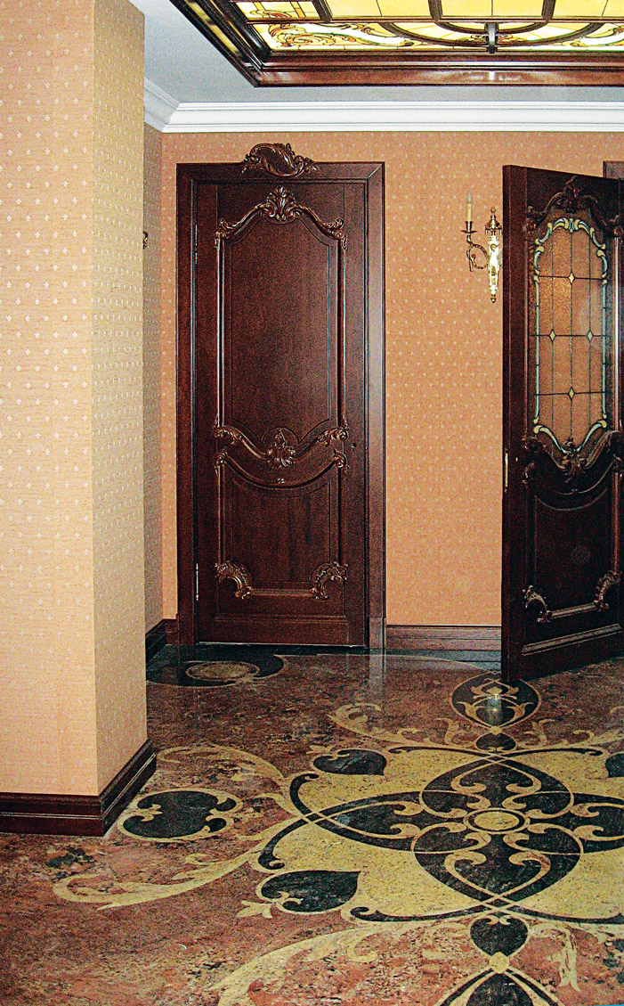 Холл в квартире. Гранит Juparana Florenza Bordeaux, Kashmir Gold, Tan Brown, Shivakashi Холл в квартире. Гранит Juparana Florenza Bordeaux, Kashmir Gold, Tan Brown, Shivakashi