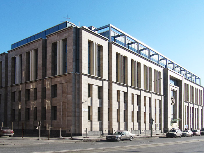Офис компании «Транснефть». Навесной фасад из известняка «Jura Gelb».