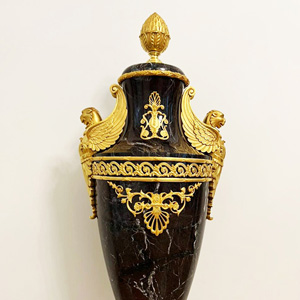 Изготовлена уникальная декоративная напольная ваза из мрамора Rosso Levanto для частного клиента